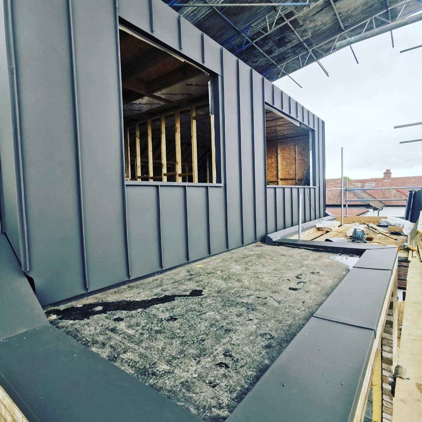 Lockline Roofing aluminium dark grey standing seam cladding Image 3 Lockline Roofing aluminium dark grey standing seam cladding Image 3